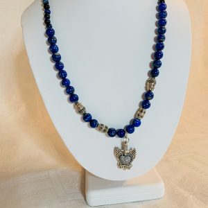Halsband gjord av lapis lazuli